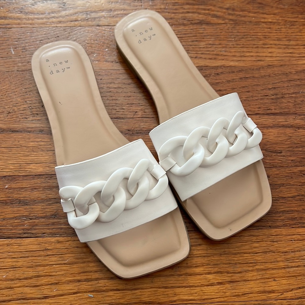Size 7 white sandals